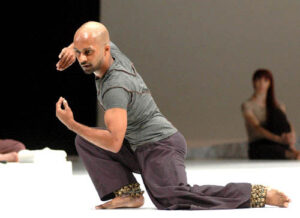 Akram Khan [1974 - ] Τάσος Κουκουτάς