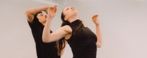 Φωτογραφία της παραγωγής «In the Quiet of Us», σε χορογραφία