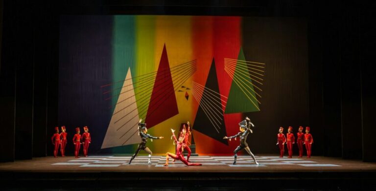 Μαθητές της Royal Ballet School στη σουίτα από το «Checkmate» της