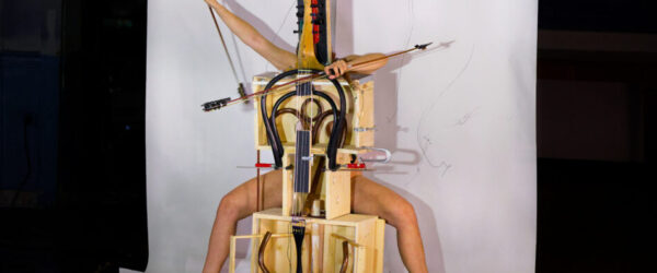 Flux playground στο ΠΛΥΦΑ το σώμα κινεί τον ήχο και μεταμορφώνει το χαρτί