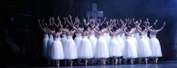Η «Ζιζέλ» της Σκάλας: πέντε ζευγάρια, η κληρονομιά της Ιβέτ Σοβιρέ και οι Βίλλιδες στο Rai 5